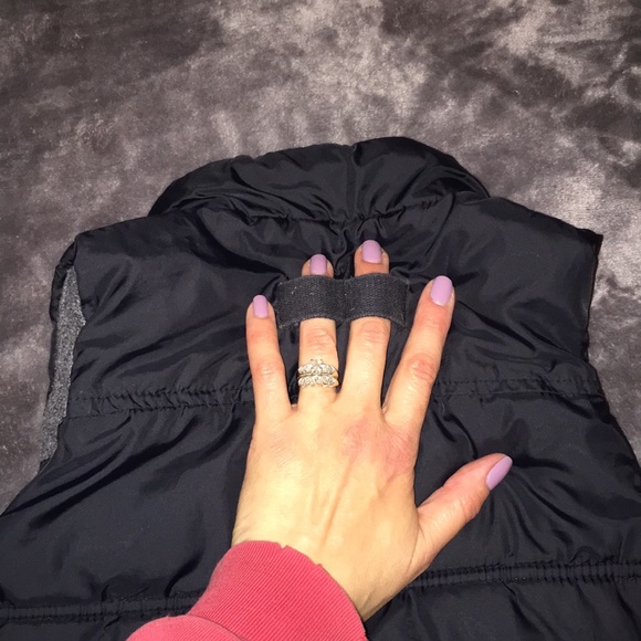 Baby Gap Boys Plaid Vest Black Gray Red 4T 4 Toddler EUC/Like New - Picture 4 of 8